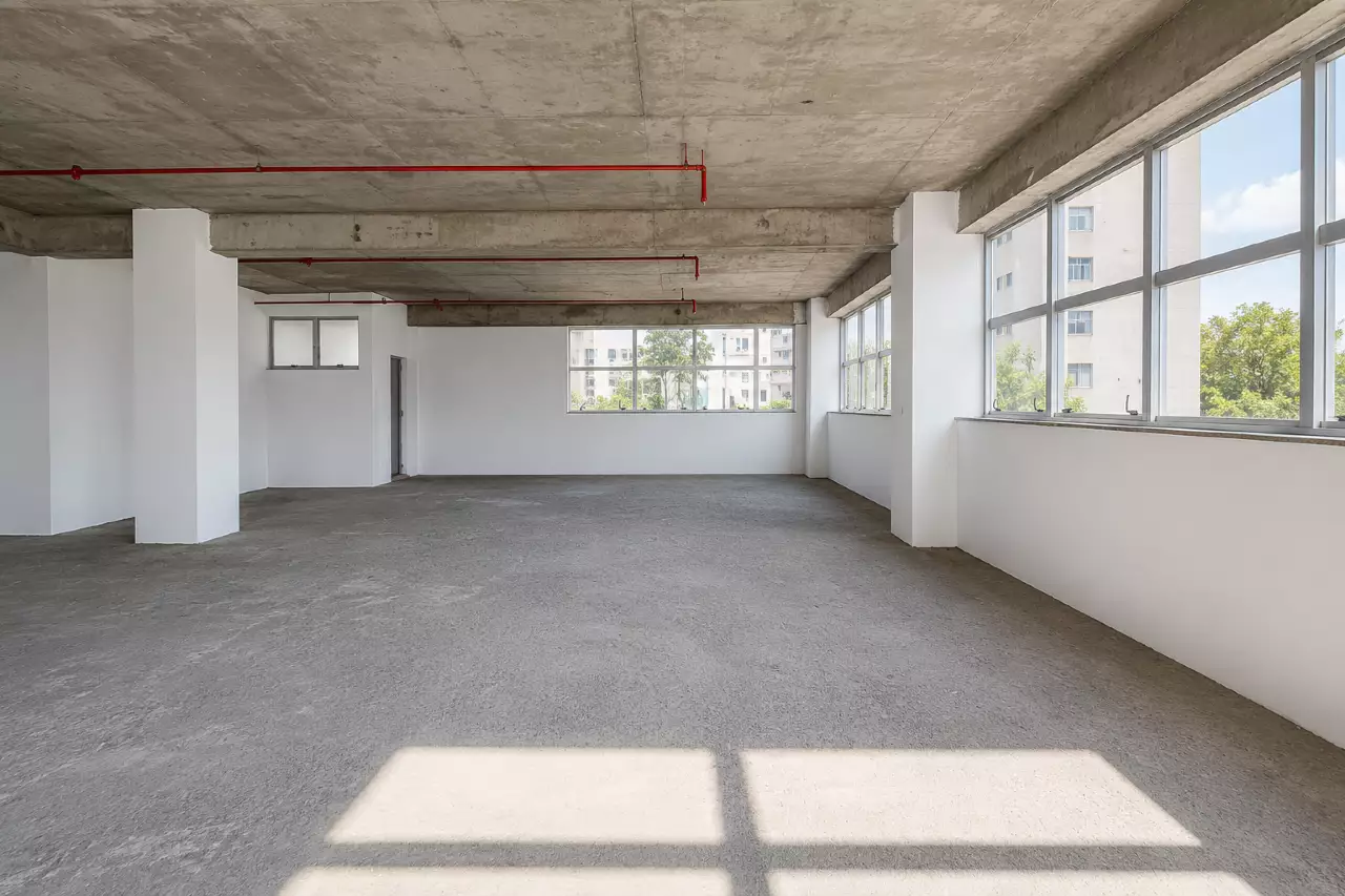 Sala Comercial para Alugar na Savassi com banheiro privativo, estacionamento rotativo e infraestrutura completa no Edifício Strauss, em BH.