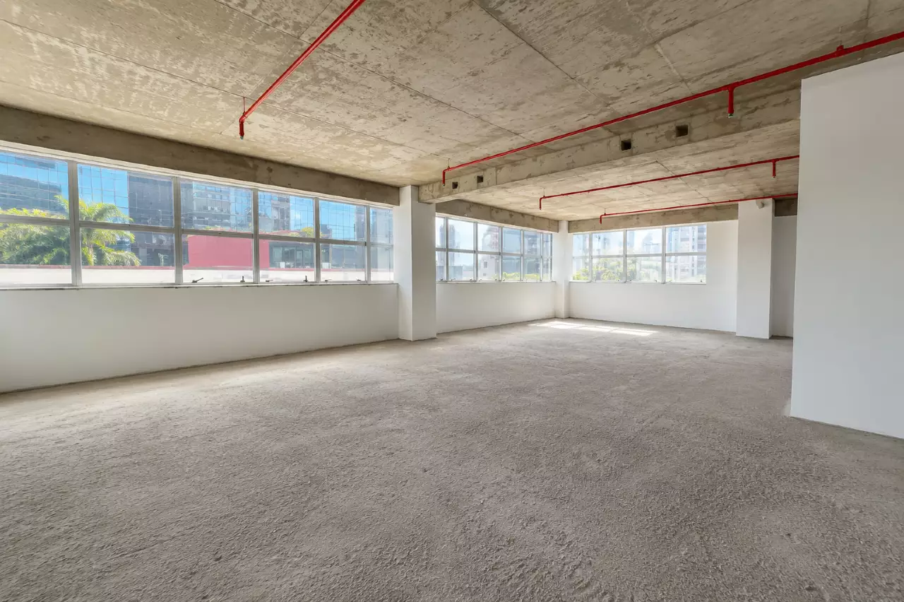 Sala Comercial para Alugar na Savassi com banheiro privativo, estacionamento rotativo e infraestrutura completa no Edifício Strauss, em BH.