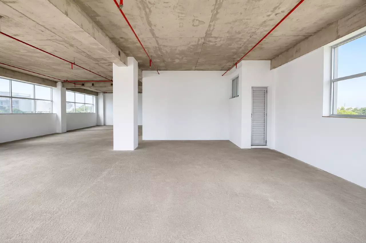 Sala Comercial para Alugar na Savassi com banheiro privativo, estacionamento rotativo e infraestrutura completa no Edifício Strauss, em BH.