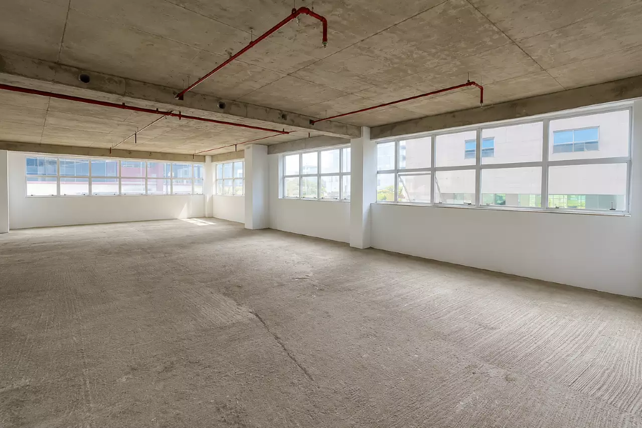 Sala Comercial para Alugar na Savassi com banheiro privativo, estacionamento rotativo e infraestrutura completa no Edifício Strauss, em BH.