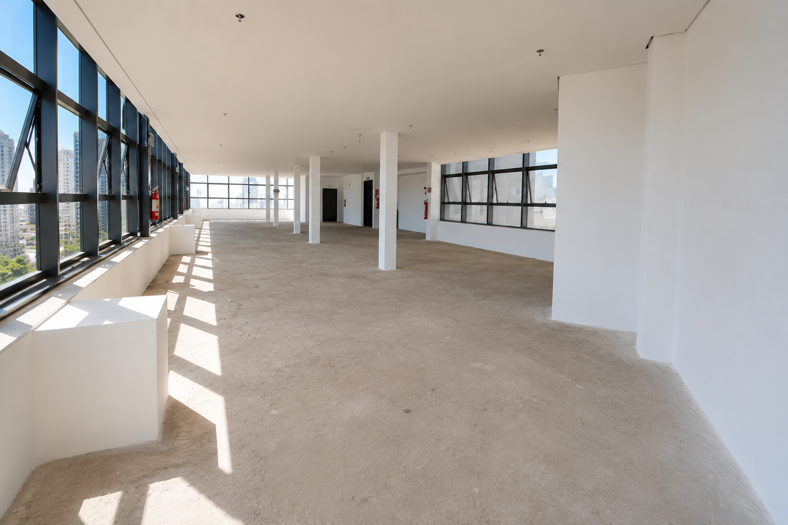 Andar Comercial à Venda no Lourdes com 326 m², 7 vagas de garagem, pé-direito duplo e localização privilegiada em BH.