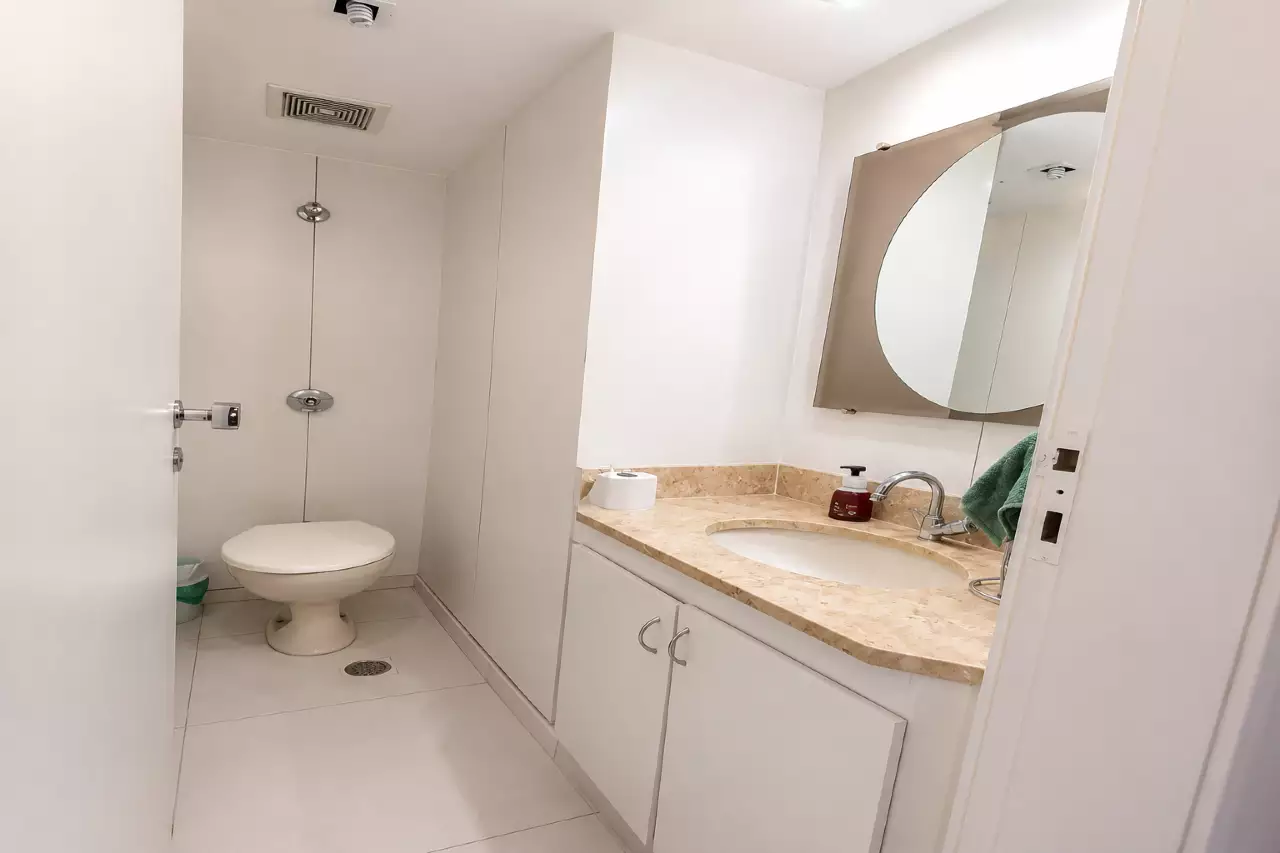 Sala Comercial à venda no Centro com 120 m², piso em mármore, armários planejados, vaga de garagem e localização privilegiada no Edifício Mirafiori.