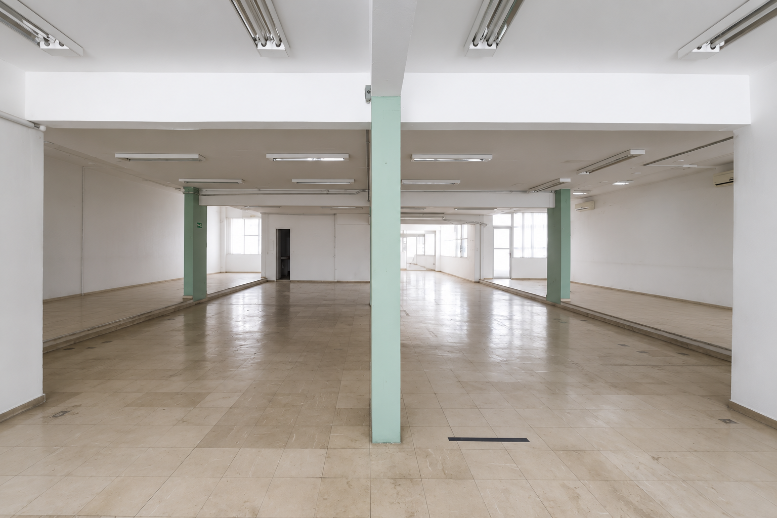 Prédio comercial à venda no Bairro Floresta, em Belo Horizonte. Excelente localização, amplos pavimentos, elevador, estacionamento.