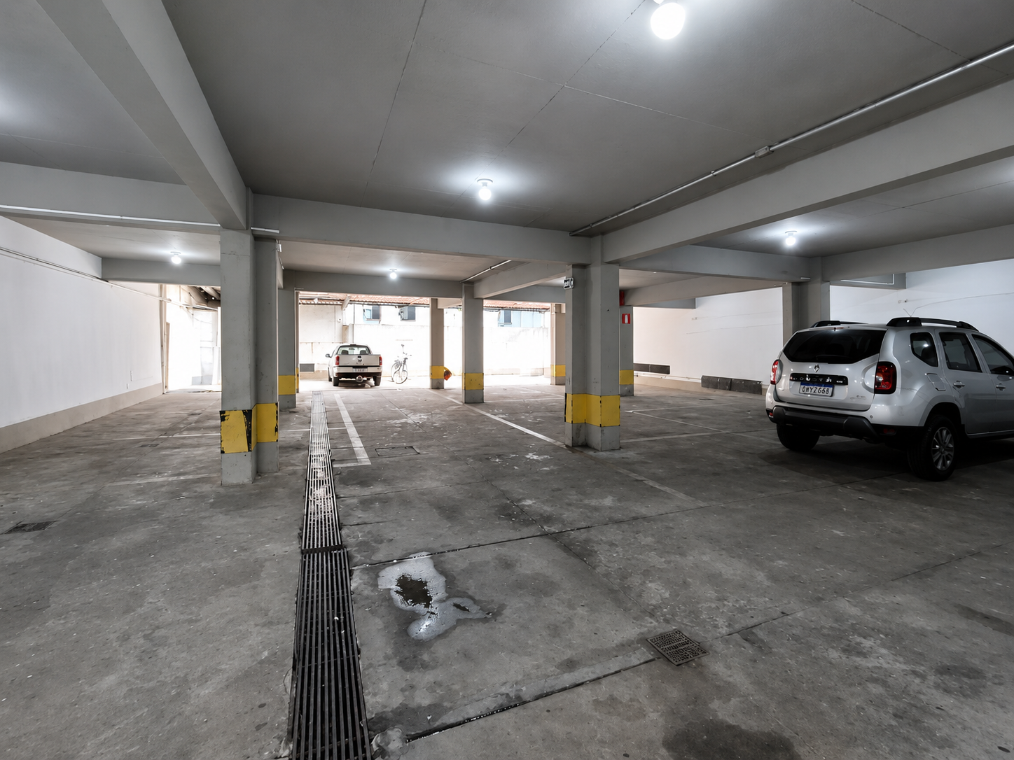 Prédio comercial à venda no Bairro Floresta, em Belo Horizonte. Excelente localização, amplos pavimentos, elevador, estacionamento.