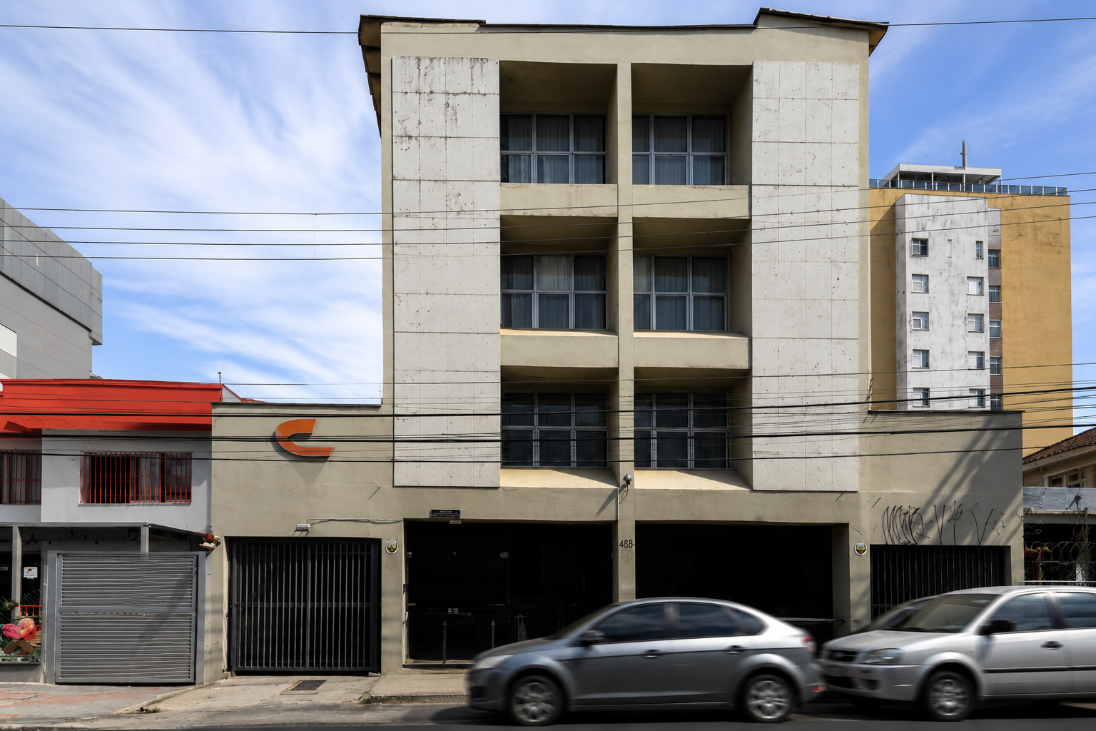 Prédio comercial à venda no Bairro Floresta, em Belo Horizonte. Excelente localização, amplos pavimentos, elevador, estacionamento.