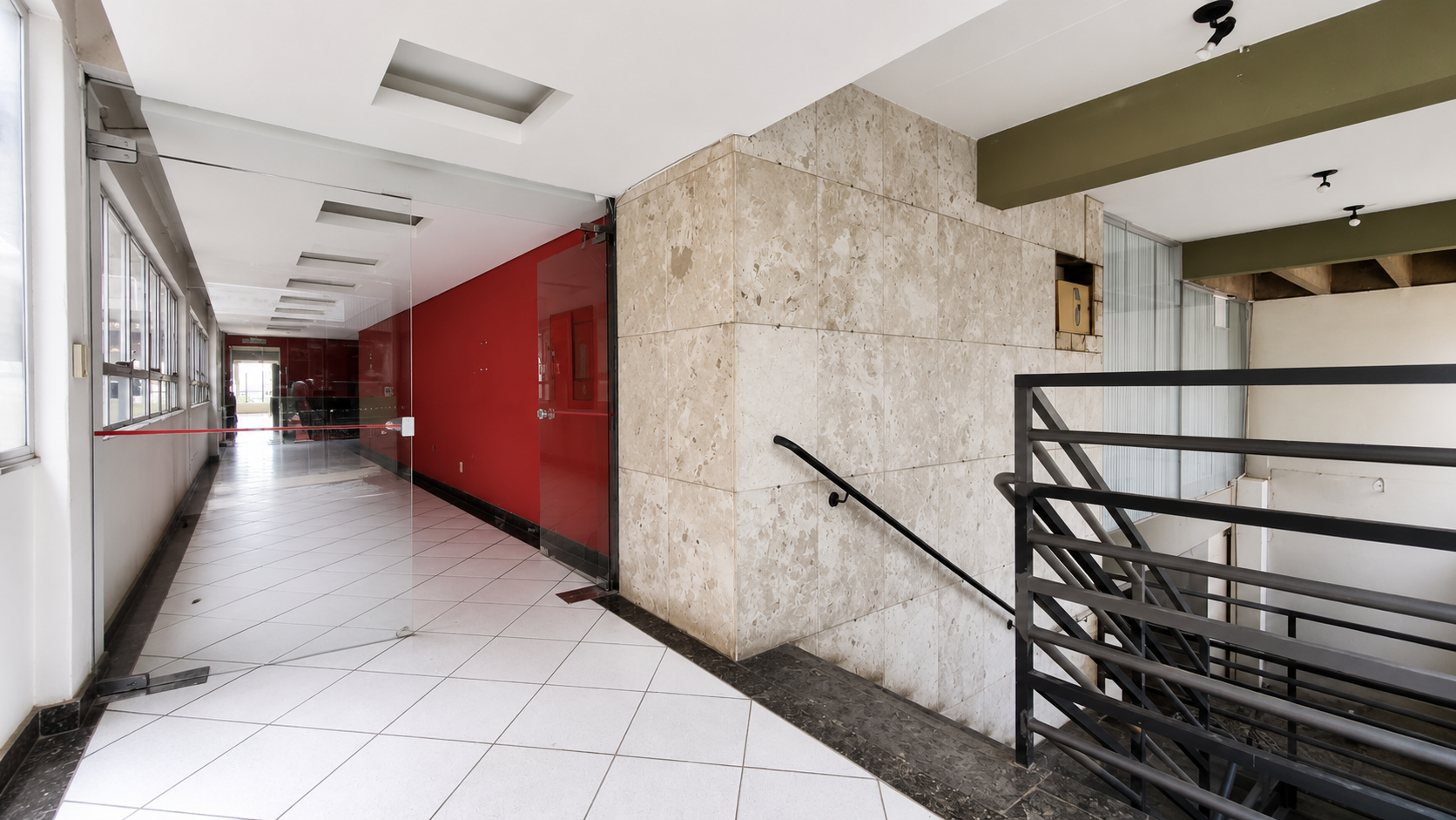 Prédio comercial à venda no Bairro Floresta, em Belo Horizonte. Excelente localização, amplos pavimentos, elevador, estacionamento.