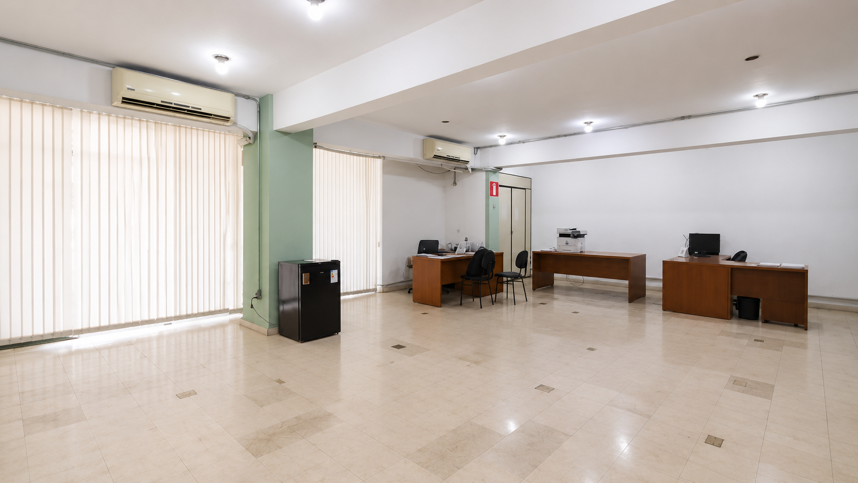 Prédio comercial à venda no Bairro Floresta, em Belo Horizonte. Excelente localização, amplos pavimentos, elevador, estacionamento.