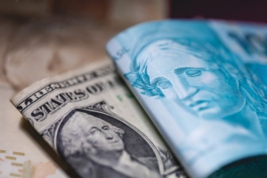 Tarifaço de Trump e juros altos: cenário pode impulsionar investimentos em imóveis no Brasil