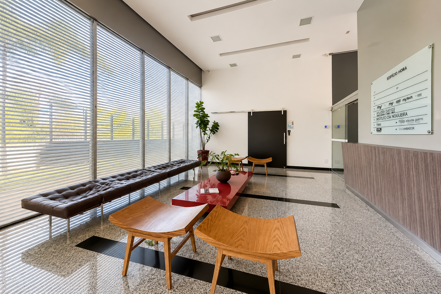 Sala para alugar no Santa Lúcia de 105 m² no Edifício Hidra, em localização privilegiada próximo à Praça das Constelações.