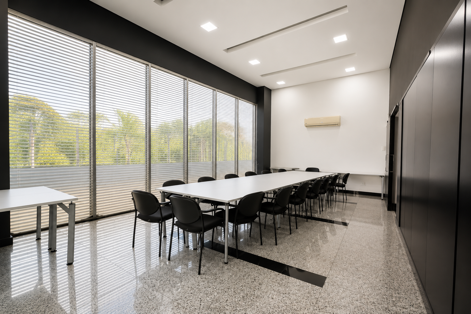 Sala para alugar no Santa Lúcia de 105 m² no Edifício Hidra, em localização privilegiada próximo à Praça das Constelações.