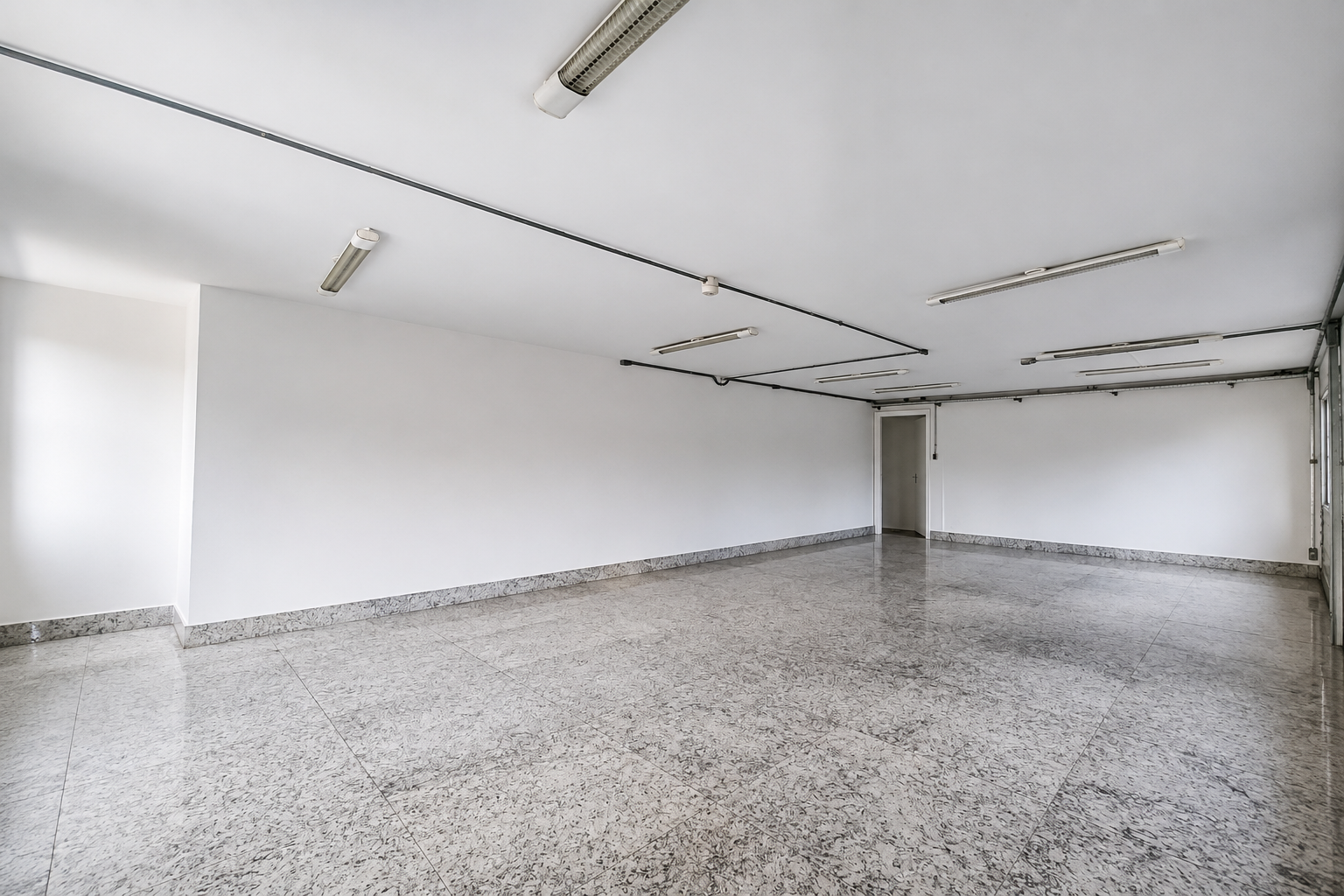 Andar corrido para alugar no Centro com área de 1.000m², em uma das melhores localizações do Bairro, próximo ao Parque Municipal.