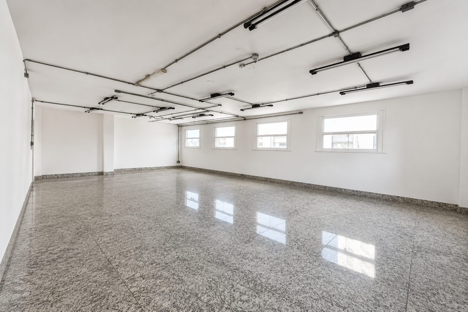 Andar corrido para alugar no Centro com área de 1.000m², em uma das melhores localizações do Bairro, próximo ao Parque Municipal.