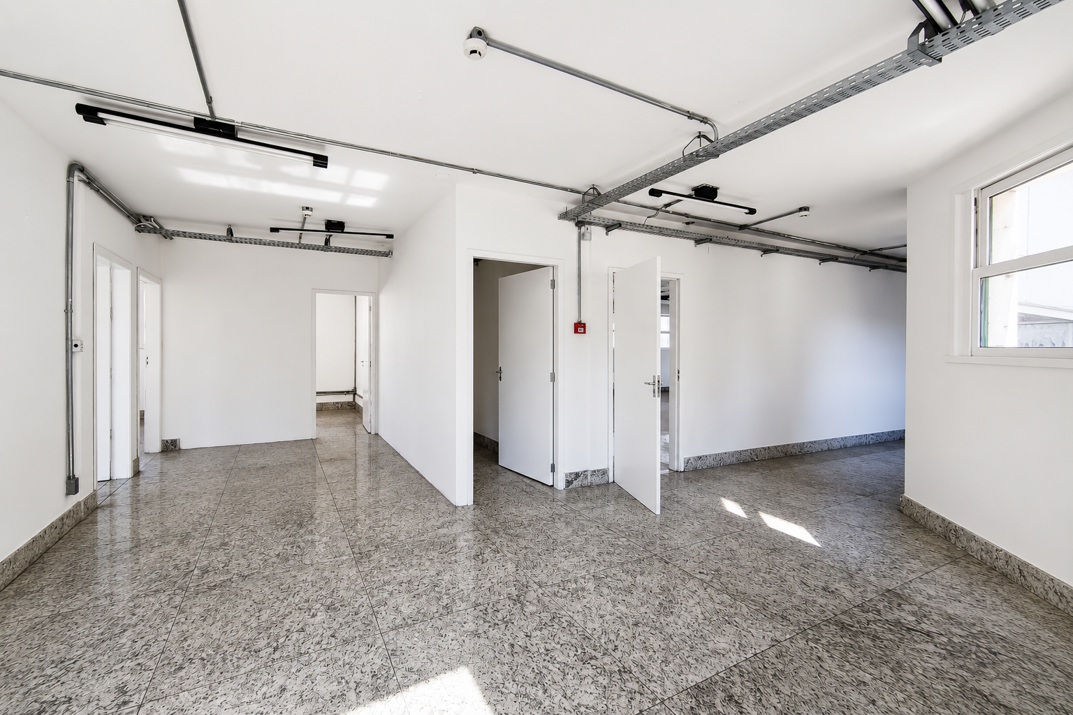 Andar corrido para alugar no Centro com área de 1.000m², em uma das melhores localizações do Bairro, próximo ao Parque Municipal.