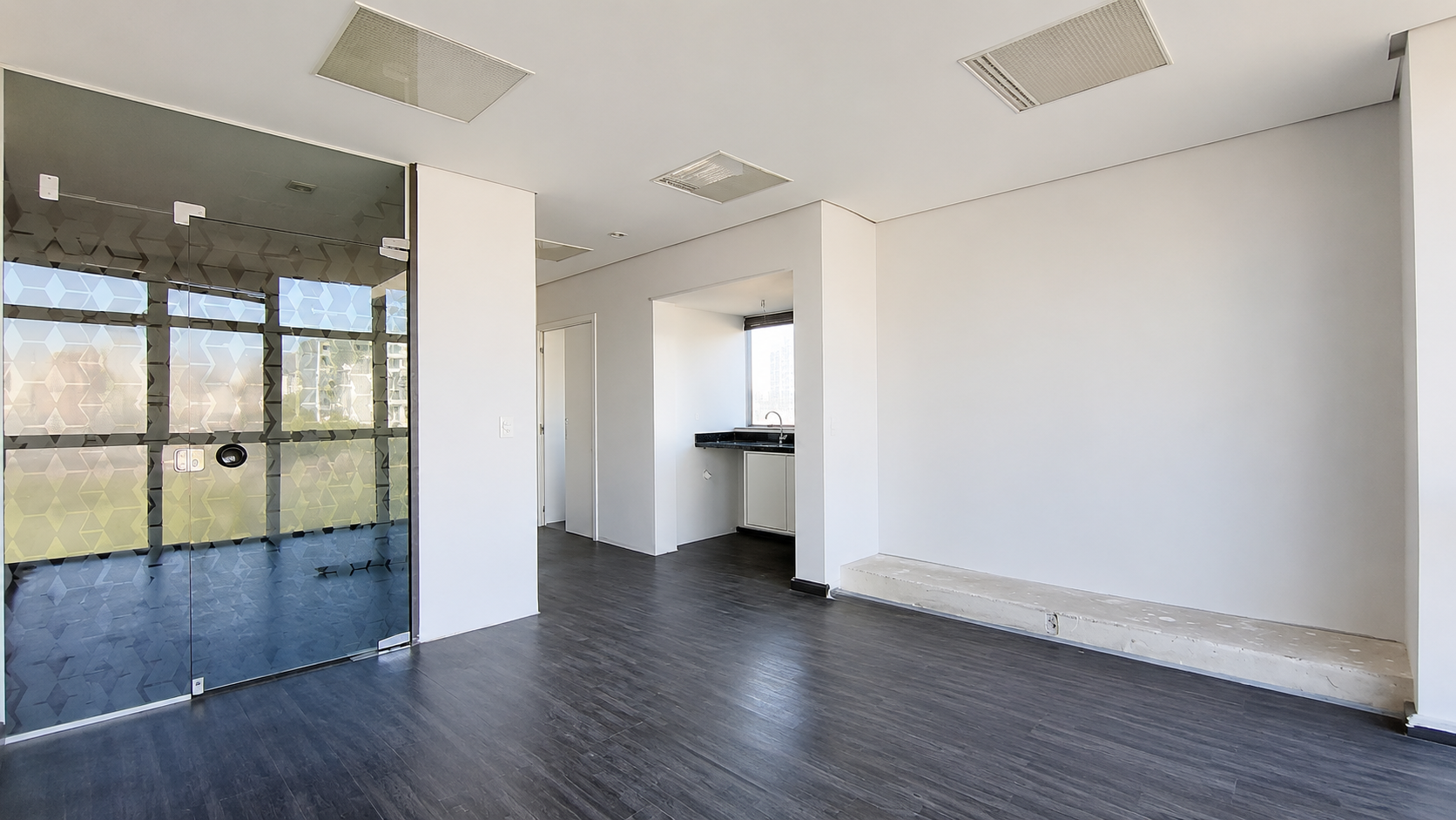 Andar comercial para venda no Prado, Belo Horizonte, no edifício Augusta com área de 240m², próximo à Praça Dom Bosco, e a avenida Amazonas.