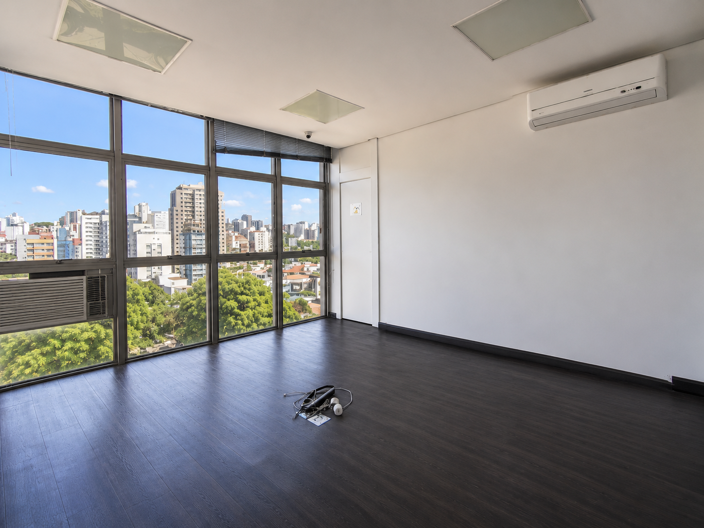 Andar comercial para venda no Prado, Belo Horizonte, no edifício Augusta com área de 240m², próximo à Praça Dom Bosco, e a avenida Amazonas.