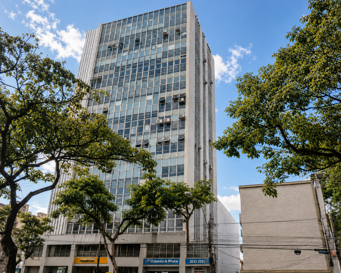 Andar comercial para venda no Prado, Belo Horizonte, no edifício Augusta com área de 240m², próximo à Praça Dom Bosco, e a avenida Amazonas.
