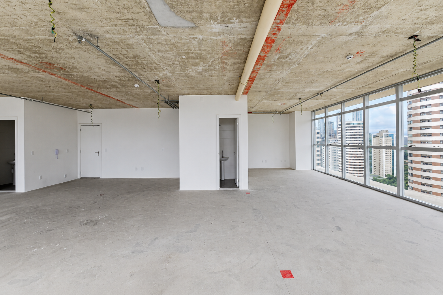 Sala comercial para alugarc de 60 m², localizada no Edifício Conartes Tower, em Nova Lima/MG, nas proximidades do Shopping Serena Mall.