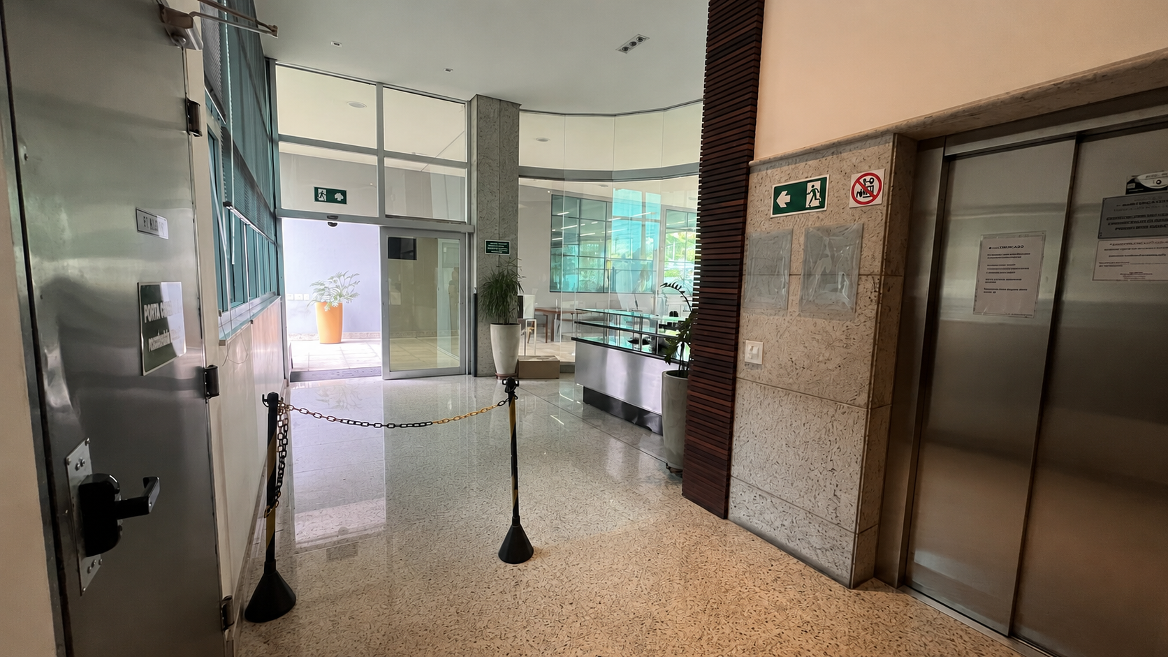 Andar comercial para alugar no Estoril com amplo espaço, piso em porcelanato, ótima iluminação e localização estratégica para empresas.