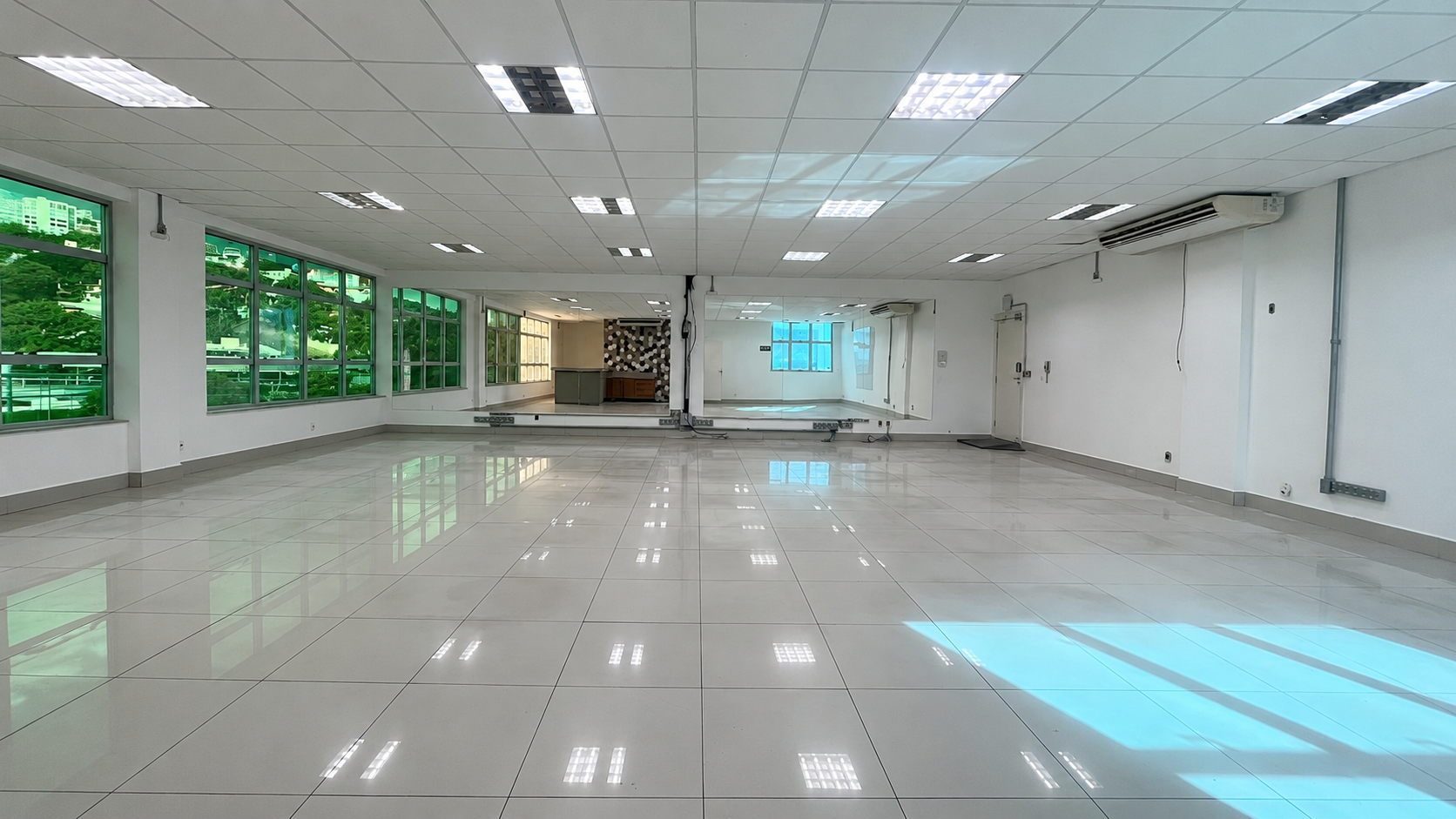 Andar comercial para alugar no Estoril com amplo espaço, piso em porcelanato, ótima iluminação e localização estratégica para empresas.