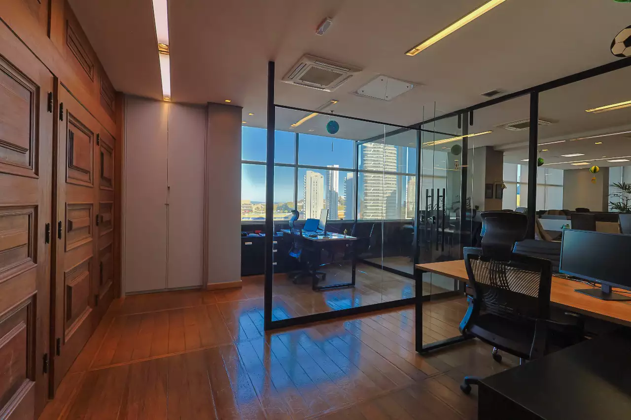 3b7kwi-2q7a7773-1783703172 Andar à venda no Vale do Sereno, em Nova Lima, com localização privilegiada, fácil acesso e excelente estrutura para empresas e escritórios.
