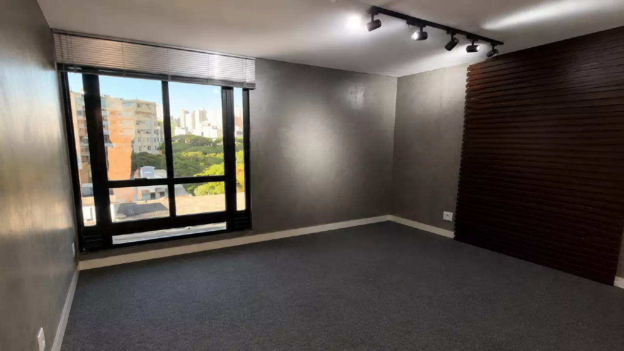 Andar comercial para alugar na Savassi, em Belo Horizonte. Excelente localização para instalar sua empresa. Confira os detalhes e agende uma visita!