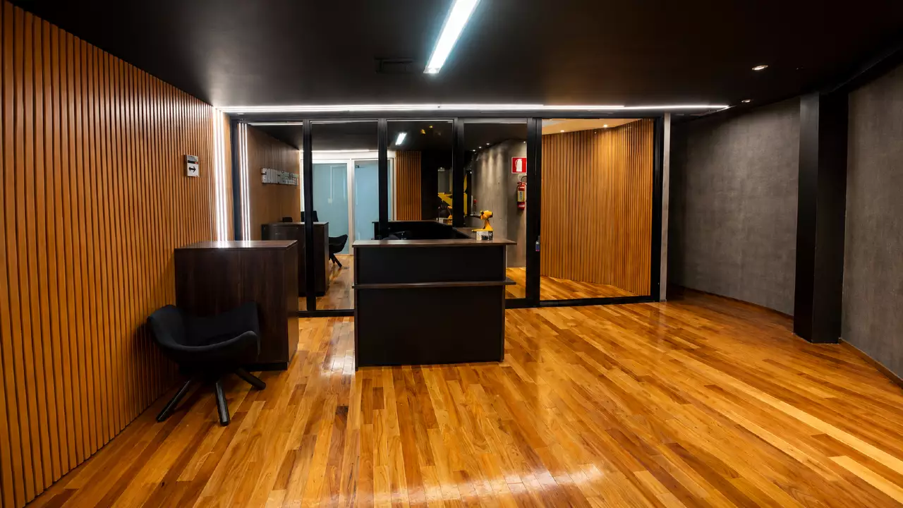Andar comercial para alugar na Savassi, em Belo Horizonte. Excelente localização para instalar sua empresa. Confira os detalhes e agende uma visita!