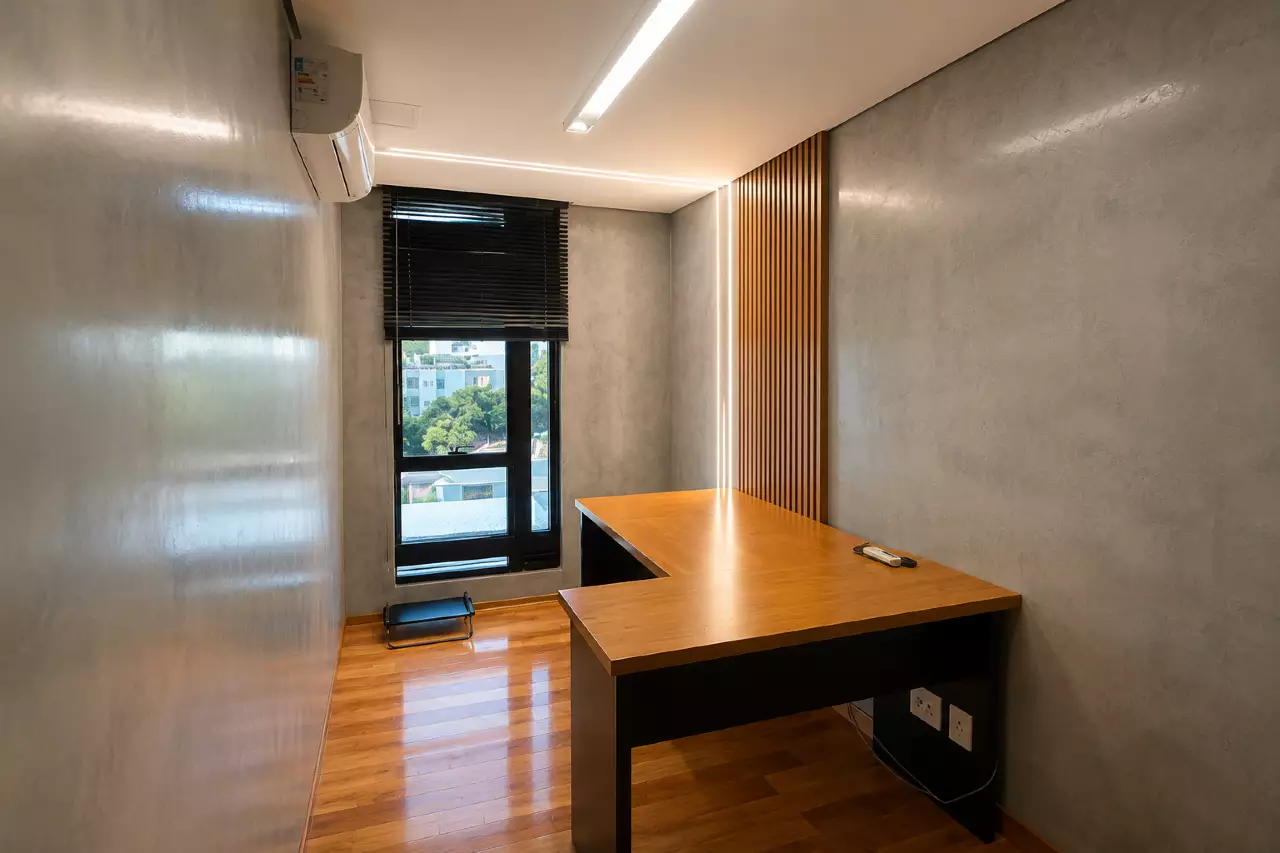Andar comercial para alugar na Savassi, em Belo Horizonte. Excelente localização para instalar sua empresa. Confira os detalhes e agende uma visita!